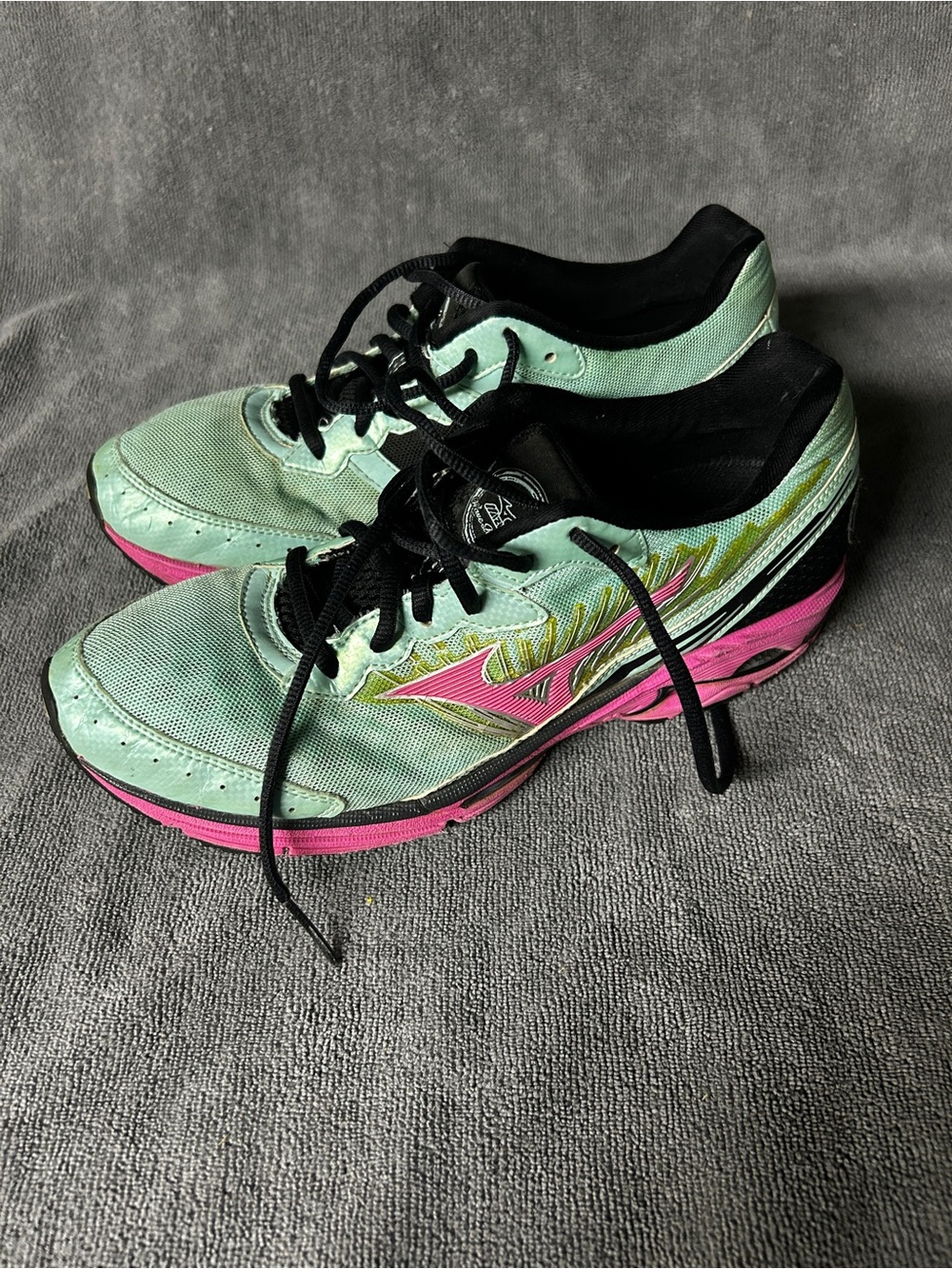 Mizuno Waverider 16 Women’s size 8.5